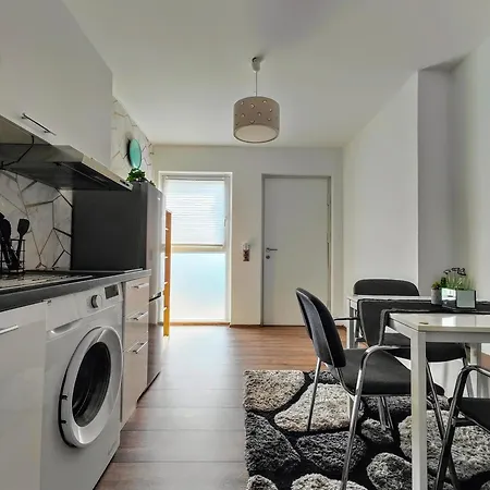 Modern Cozy Apartment, Neighborhood, Good Connectivity Apartmán