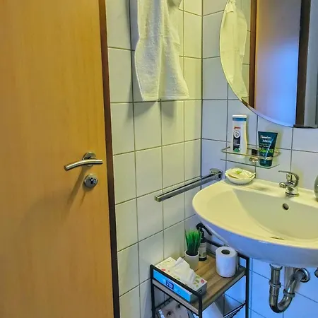 Modern Cozy Apartment, Neighborhood, Good Connectivity *