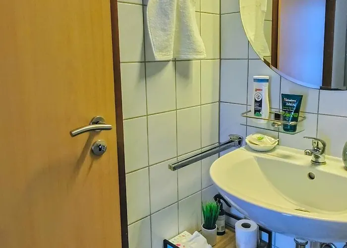 Modern Cozy Apartment, Neighborhood, Good Connectivity *