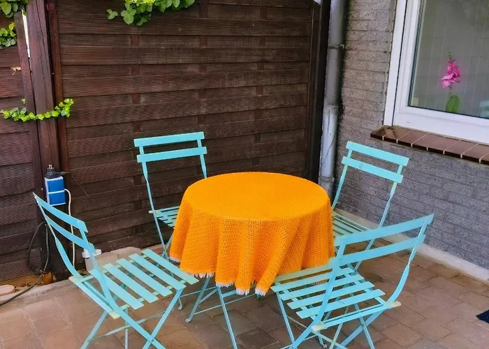 Modern Cozy Apartment, Neighborhood, Good Connectivity *